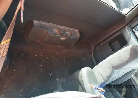 2000 Chevrolet S-10 Ls z USA, uszkodzony, nr VIN 1GCCS19W9Y8158130